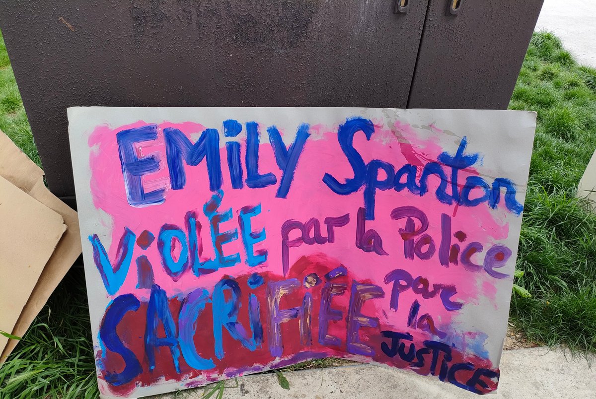 NiUnaMenos21's tweet photo. Manif #LesbiennesContreLeFascismeEtLeRacisme
@liberationlesb
Emily #Spanton
VIOLÉE par la #police
SACRIFIÉE par la #justice
You're in our minds and hearts @whatdoesntkillu 💘 https://t.co/5S8jv0tn17