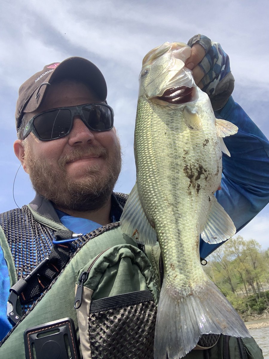 RB_Bassin's tweet image. Managed a 4th place finish with the @caneyfoutdoors #ProAngler360 on a tough day of fishing for everyone.  Still scraped out a limit, @Abu_Garcia reeled em all in for the #ketchboard.   The @ZOOMBaitCompany lizards are getting it done for sure. And my #kayakkushion kept me comfy!
