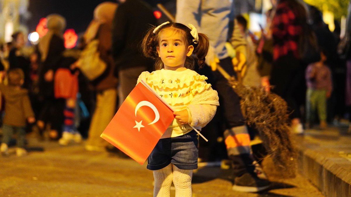 nigdeilmem's tweet photo. @NigdeGSL öğretmen ve öğrencilerinden oluşan ekip @belediye51 tarafından organize edilen 23 Nisan ve Ramazan etkinlikleri kapsamında vatandaşlara açık hava konseri verdi. https://t.co/s8xntRE4Al