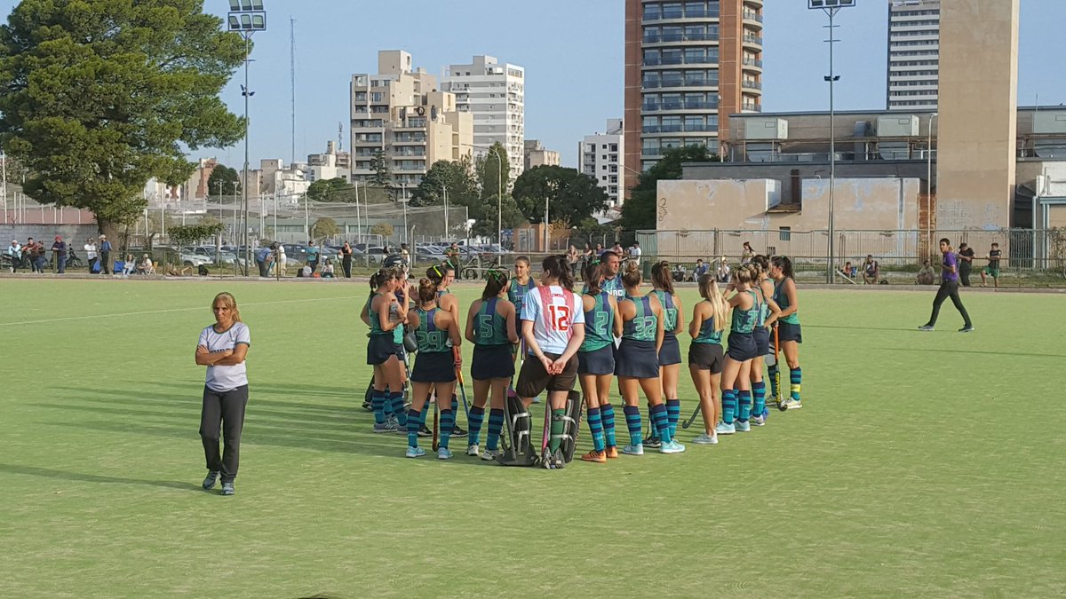AguHurtado's tweet photo. #HockeyCba #DamasA fecha 5. Final del partido. UNRC 1 (Lenardón) - Universitario 1 (Oliver). https://t.co/dxRnoijeop