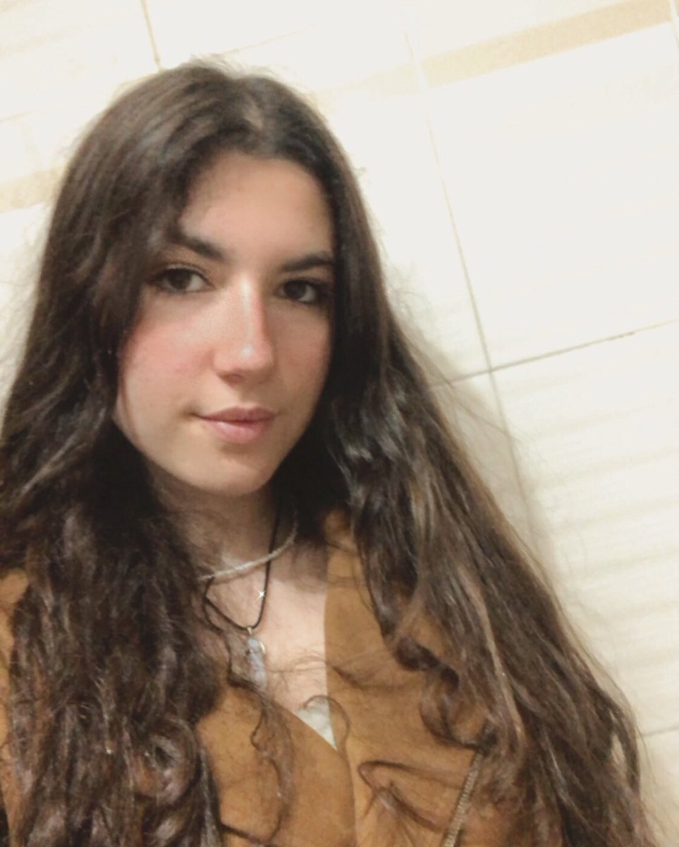 juliopfans's tweet photo. Holaa soy Amparo de España y sigo a Julio desde el 2019, me llamó la atención que fuera una persona tan carismática y misteriosa y decidí apoyarle hasta día de hoy, le quiero mucho mucho <3 #SelfiesForJulio https://t.co/sNbZuDq0Ux