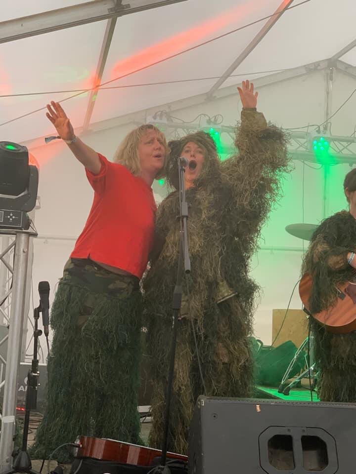 Settle an ‘argument’ for us please.

Is there a human sundial at La Siegneurie Gardens in Sark? Did we dream it?

Just reminiscing about playing there for La Fete Des Betes last year 🎶 

<a href="/SeigneurOfSark/">Christopher Beaumont</a> #Sark @SarkTwit