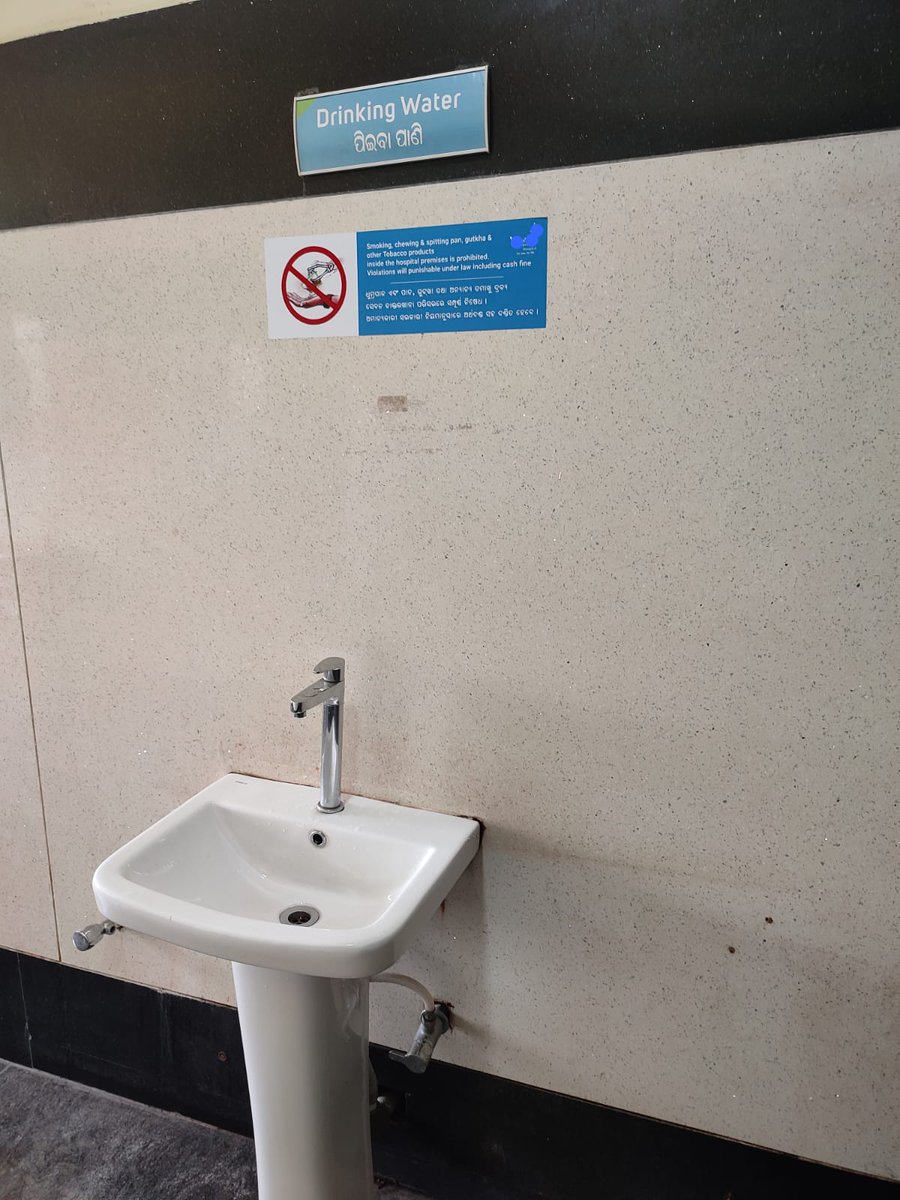 biased_coin's tweet photo. How not to serve drinking water ... https://t.co/7kXczmjBDw