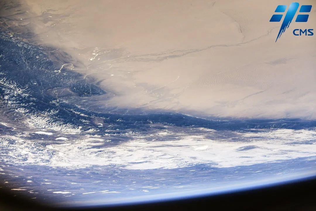 PDChinaLife's tweet photo. What does Earth look like from space? Let’s feel the beauty of Earth from the photos snapped by the #Shenzhou13 crew members on China’s Space Day, which falls on April 24 every year. https://t.co/FRyCMQ7G90