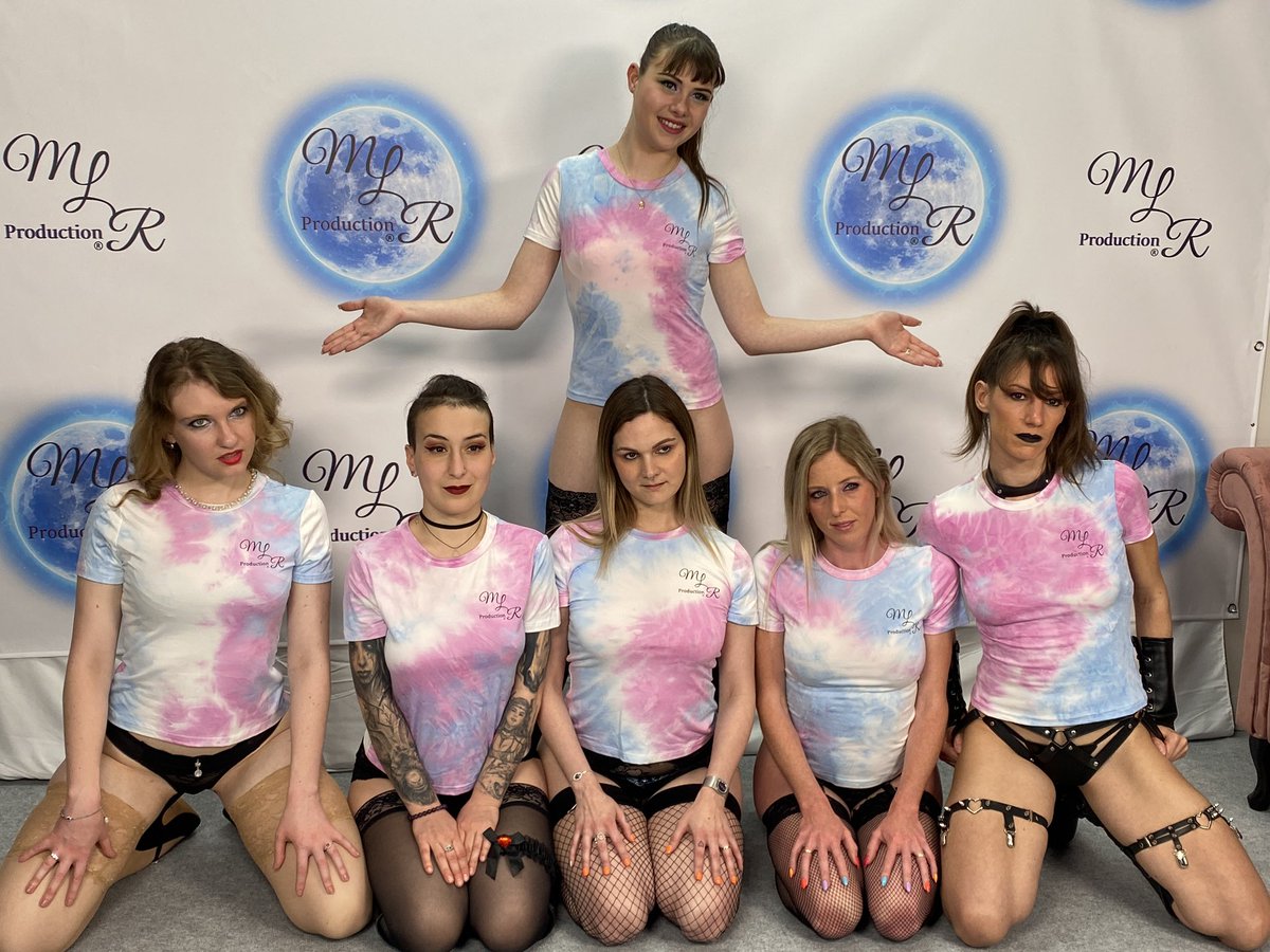 LoupRival's tweet photo. My news team @aurbeaureal  @lyna_jade @Sexirogenia @AliceGuerlin @Lety_Howl @amanilouvelove 

The MLR GIRL’S ……….. https://t.co/97j7iVayMA
