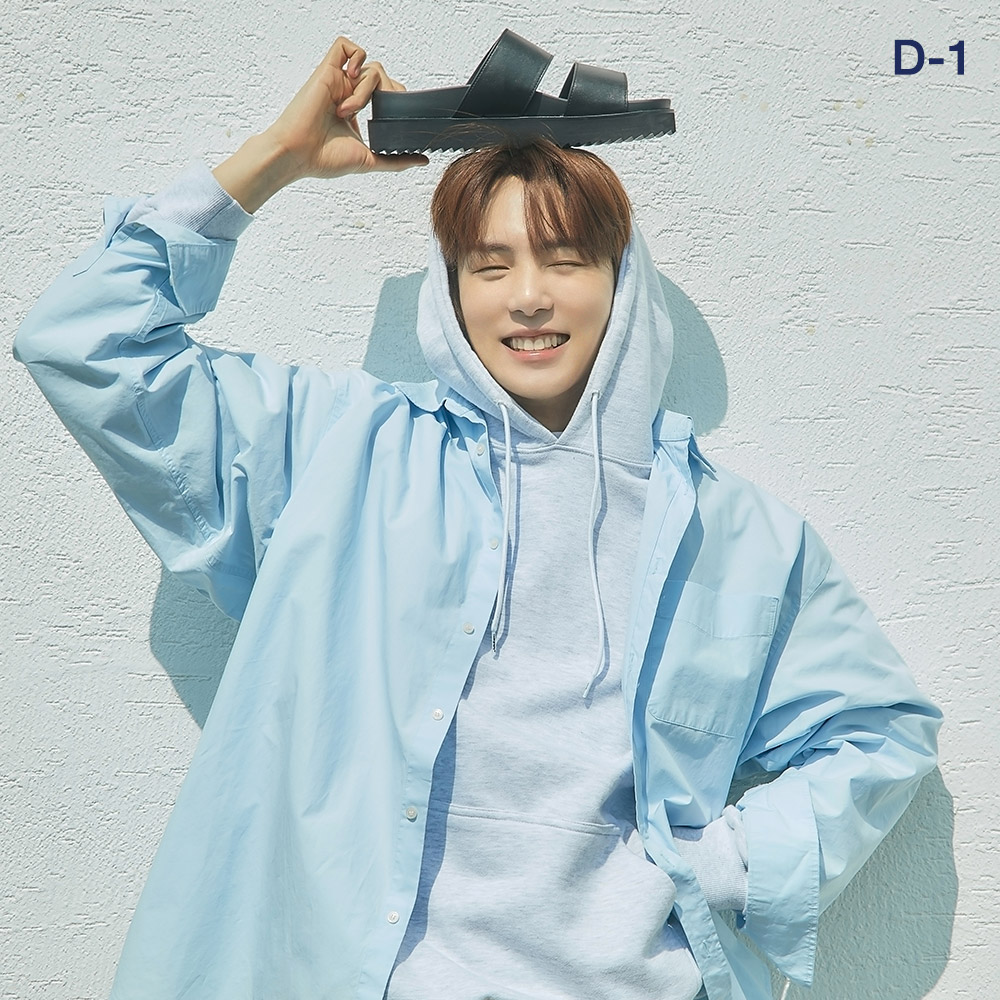 shoopen_kr's tweet photo. ✅4월 25일(월) 오전 11:00 
드디어 내일 시작됩니다.  

🔔 슈탠다드 네이비 출시기념 5% + 5% 혜택

🔥 제일 중요!!
🔔 민혁님 착용 상품 (포토카드 증정 해당 상품)
-  슈탠다드 네이비 베이직 스니커즈, 슈탠다드 네이비 뮬, 슈펜X비슬로우 피셔맨 샌들, 슈펜X비슬로우 스트랩 커버 슬라이드 https://t.co/puNrSqAkSy