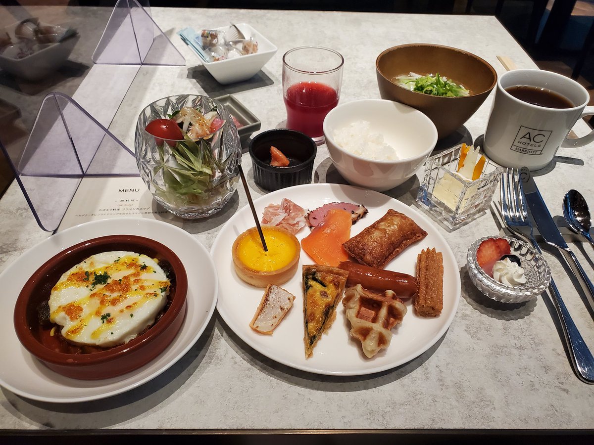 erina_west's tweet photo. 銀座にあるAC Hotel Ginzaがお得すぎ…スタイリッシュとエレガンスを兼ね揃えた室内に、なんと今ならHafH経由の予約で無料朝食1名付…週末限定ルーフトップヨガもあったりと東京での週末ホテルケーションにおすすめ！そしてなんと現金は1人あたり1500円… https://t.co/om8AUQ5kAd