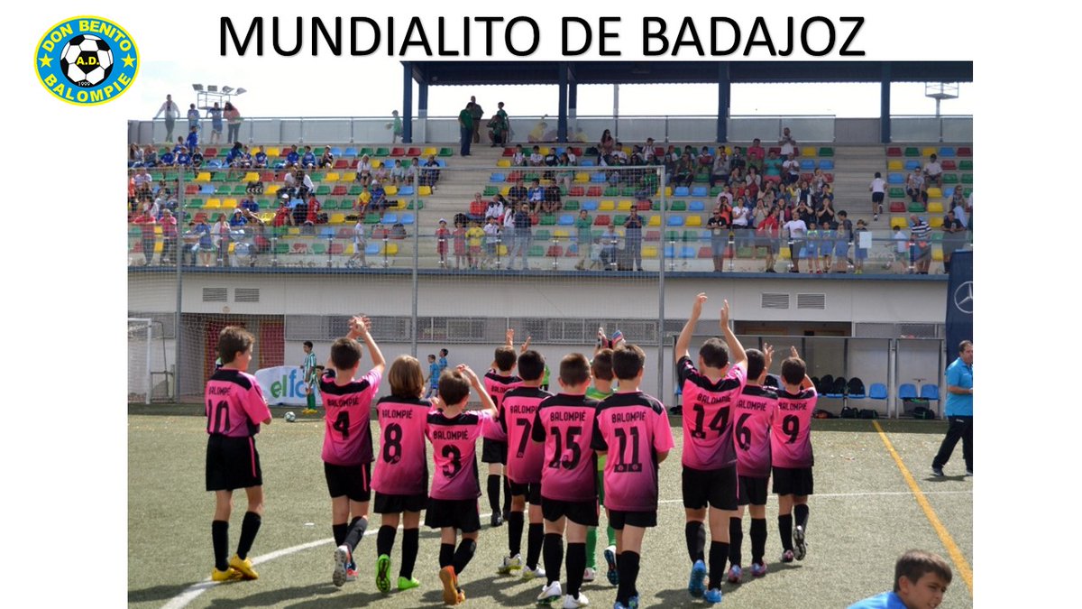 UN TROCITO DE NUESTRA HISTORIA.
Foto recuerdo Mundialito de Badajoz. Han pasado varios años y muchos de estos chicos en la actualidad siguen jugando al Fútbol, otros, lo dejaron y pasaron a otra actividad. En cualquiera de los casos es un grato recuerdo de aquella época.