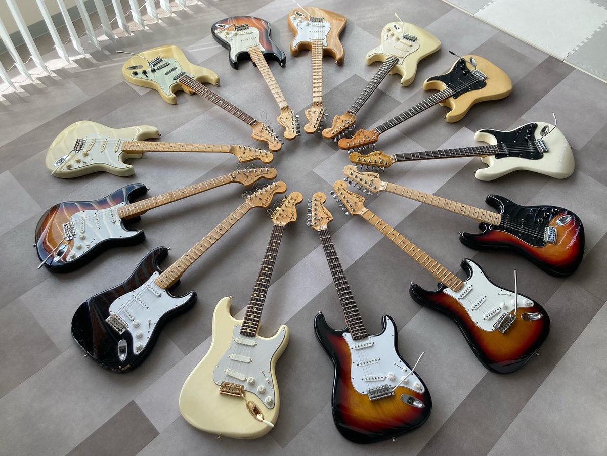 archi283's tweet photo. いくつか里親が決まったので最後に全員集合写真♪
#fender #stratocaster #largehead #ストラトキャスター #ラージヘッド #ritchieblackmore #リッチーブラックモア #機材整理 #archi283 https://t.co/sQ79LQI3UO