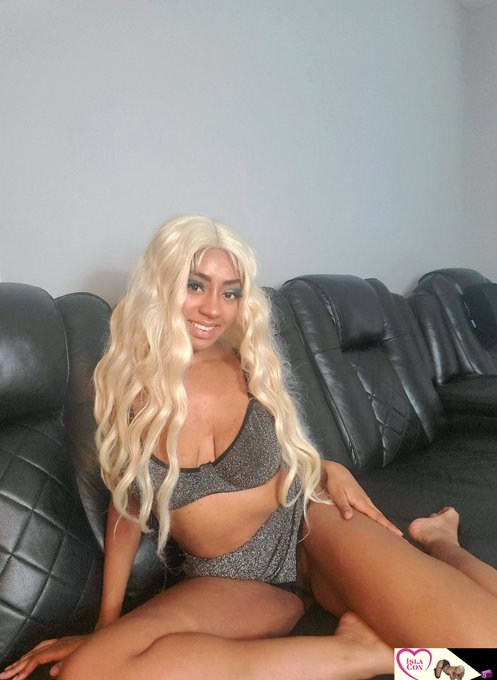 This couch was in ALL my scenes for the past TWO YEARS 😳💦 I'm thinking about getting rid of it...but<a href="/tag/naughtybunny"class="tags"><span>#naughtybunny</span></a><a href="/tag/holidaybunny"class="tags"><span>#holidaybunny</span></a>