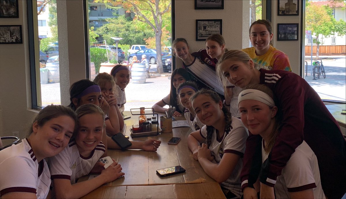 FusionSC's tweet photo. 2008G Gold exploded for 7 goals in a win over MVLA to open the weekend at the Bay Area Cup - and a little pizza in Los Gatos before the 6pm fixture. 
#livermoresoccer #fusionsoccer #gametime https://t.co/AwDHHrWePk