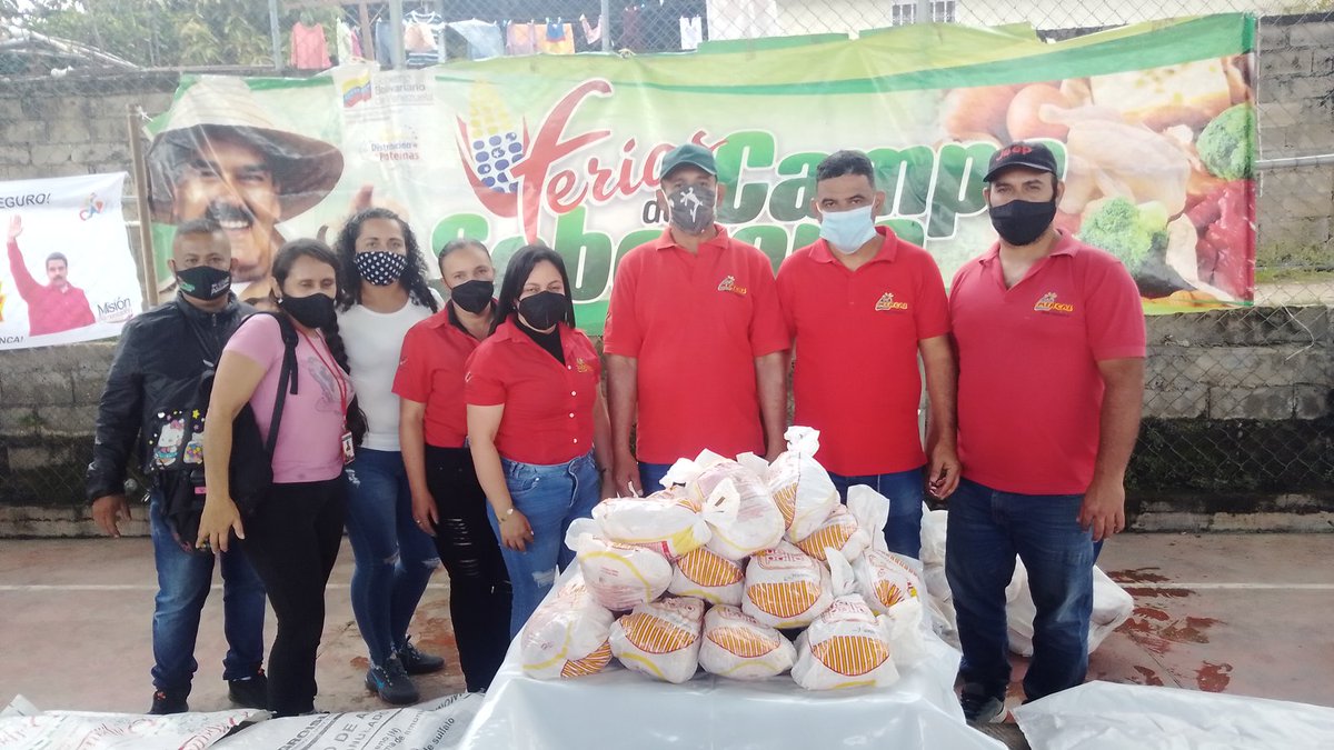 Hoy se realizó feria de campo soberano en el municipio Rivas Dávila gracias a nuestro <a href="/NicolasMaduro/">Nicolás Maduro</a> <a href="/JEHYSONGUZMAN/">JEHYSON GUZMÁN</a> @CarlaPerezPSUV <a href="/MinppalMerida/">Minppal Mérida</a> <a href="/MercalOficial/">Mercal Oficial</a> se atendieron 1394 familias agradecidas por las políticas de inclusión y vulnerabilidad