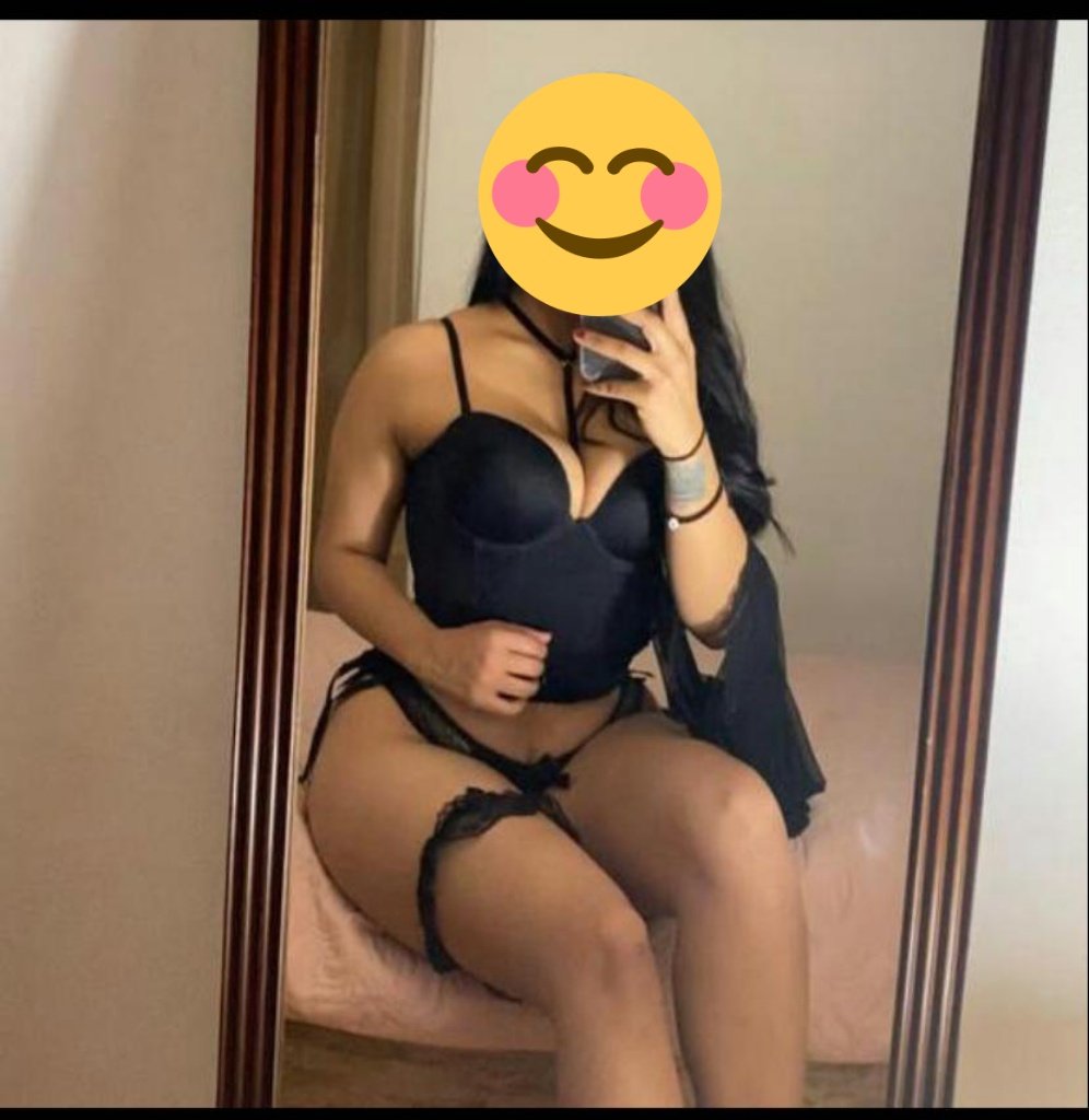 Cris00990481's tweet photo. Algún interesado para hoy mandé mns o Whatsapp para mejor comunicación soy chica colombiana estoy de visita amor quieres probarme...4423793454 https://t.co/HcW56kUs1W