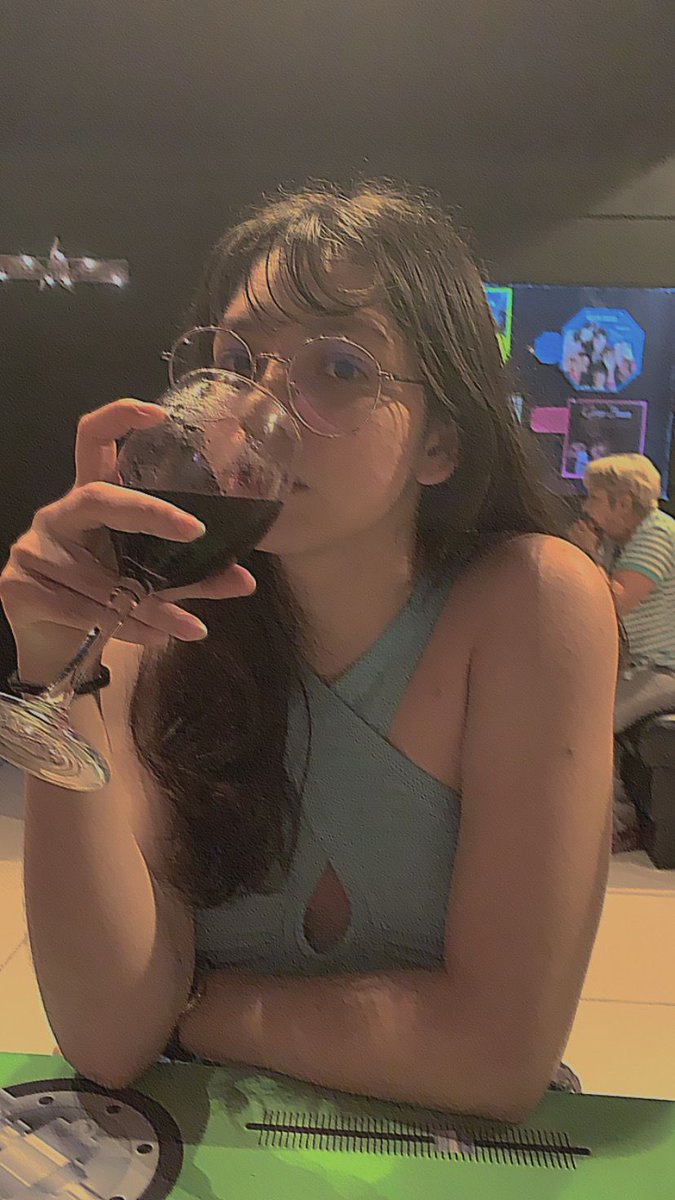 Henma01's tweet photo. Ainda não superei a perfeição que eu sou nessas fotos https://t.co/MnYeYHOf2W