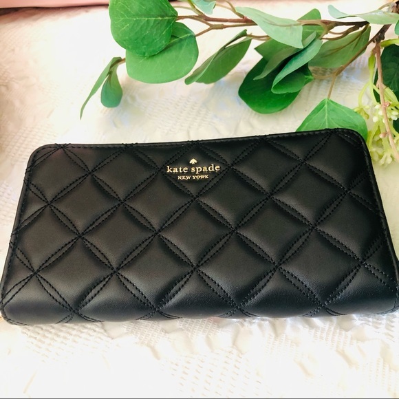 CourtneyO121's tweet photo. So good I had to share! Check out all the items I'm loving on @Poshmarkapp from @treehuggeryogi #poshmark #fashion #style #shopmycloset #ideology #newera #katespade: https://t.co/cX1ae9vgKL https://t.co/ATeB7QQllr