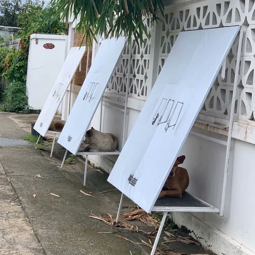 designboom's tweet photo. stray dogs in thailand find shelter in folding structures made from repurposed billboards
https://t.co/MUrpcE8Xoh https://t.co/y1DIbov2Ic