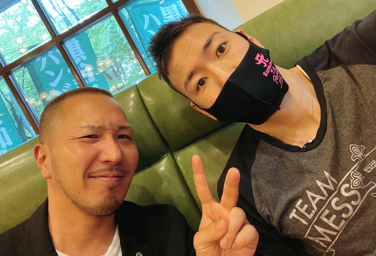 daichi000210's tweet photo. あゆのLIVE前に腹ごしらえなう

@hiroki19781002 https://t.co/R7ByxDjmfB