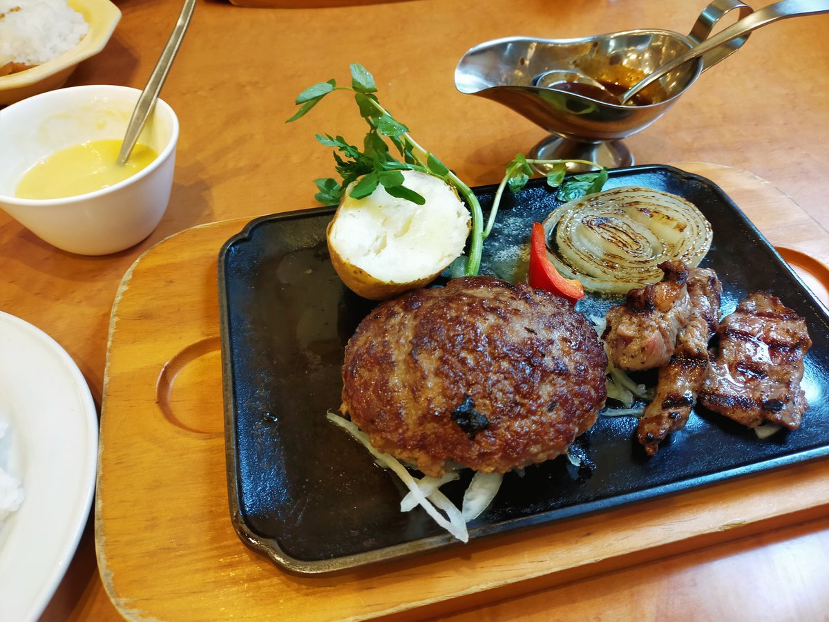 daichi000210's tweet photo. あゆのLIVE前に腹ごしらえなう

@hiroki19781002 https://t.co/R7ByxDjmfB