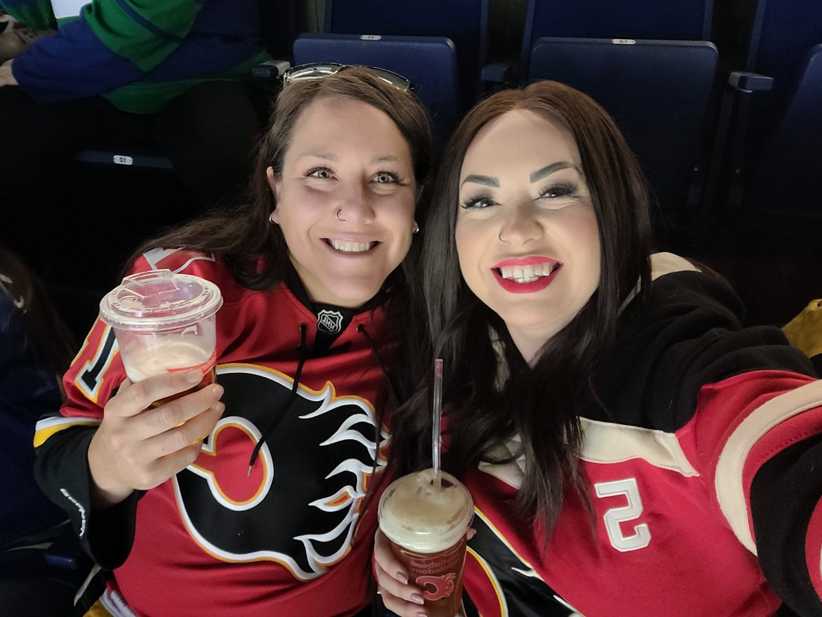 lydia_c's tweet photo. 227 Row 20 #CelebrateCofRed @NHLFlames Go Flames Go https://t.co/Uo291VBUHM