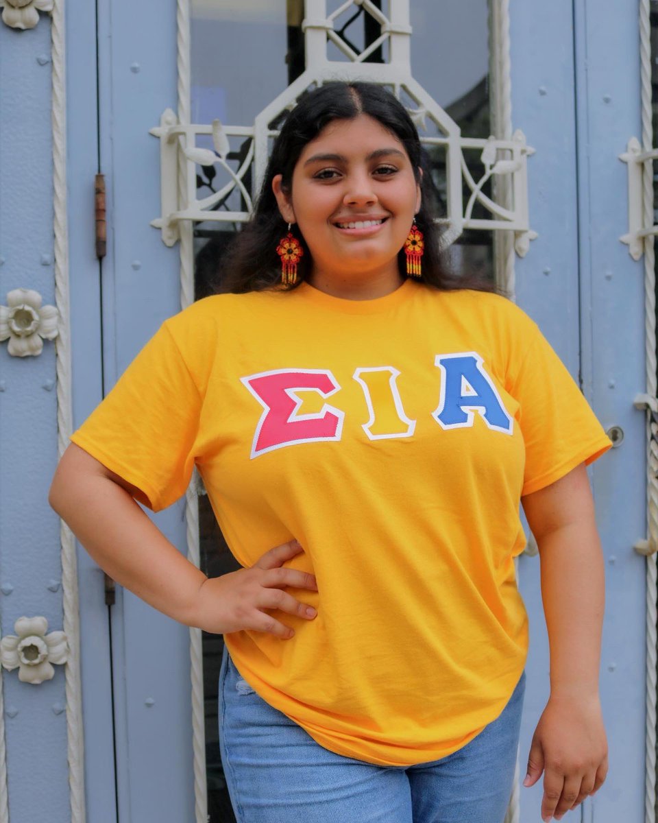 🦄 NEW SIA ALERT 🦄
The Beta Lambda Chapter of Hermandad de Sigma Iota Alpha, Inc. just got lovelier 🌹 We are proud to introduce our Spring 2022 solo line, “El Fuego en mi Corazón Mueve Montañas a Descubrir los Horizontes” 

#1 - Marlene “Kalnas” Garcia ♠️