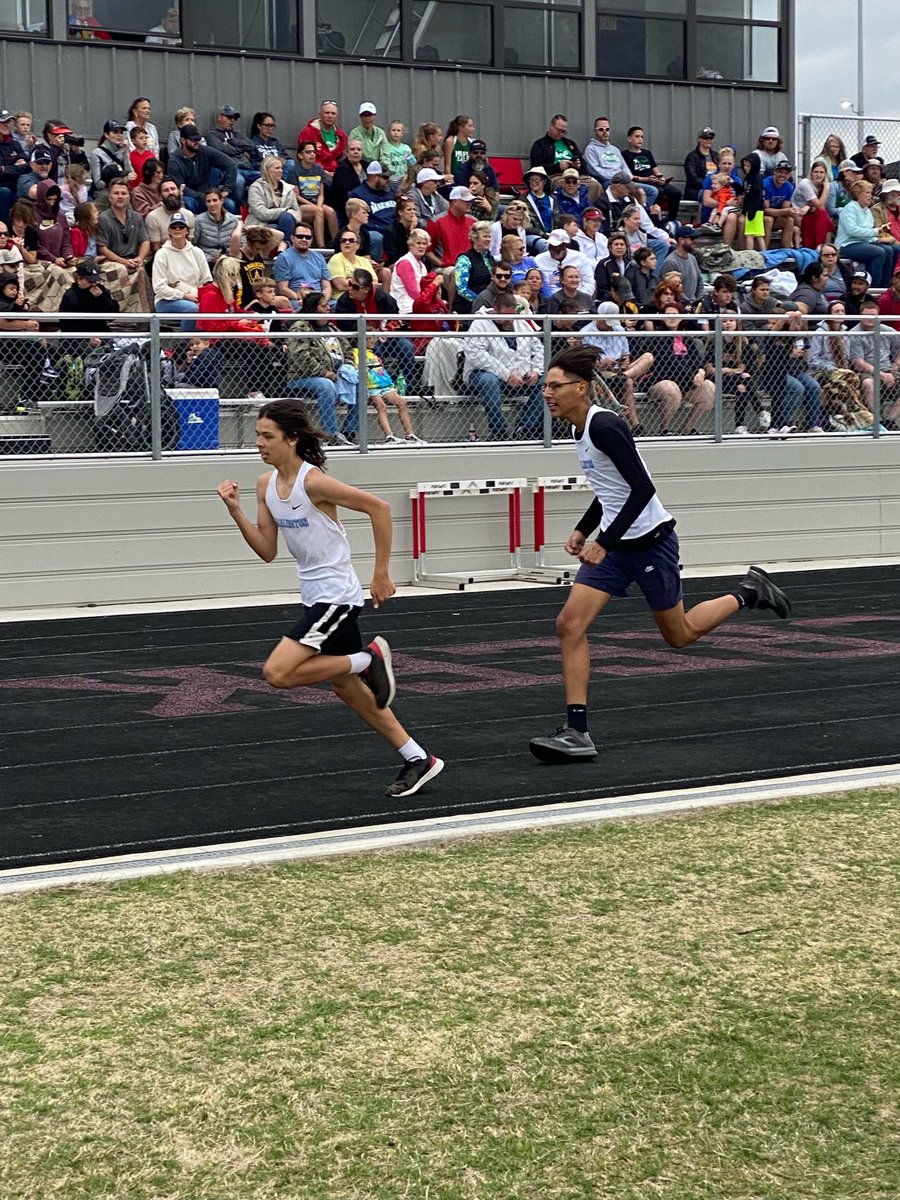 chiefsdarlingto's tweet photo. John Sandoval and Hezakiya Satepauhoodle battled it out in the 800 M Run and finished State Champion and State Runner-Up! Great race until the very end! https://t.co/733FdM8jQ2