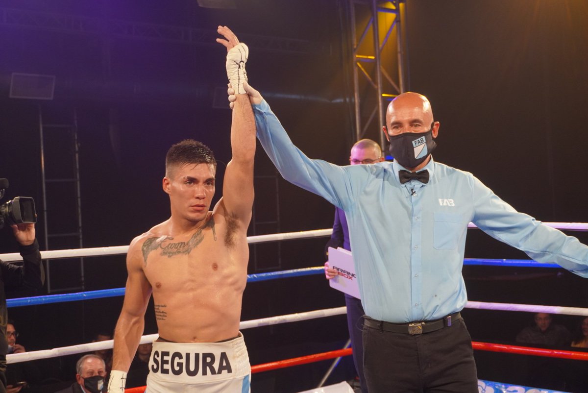 aranoboxok's tweet photo. Maximiliano SEGURA GKO4 a Daniel “el Aventurero” NIZ
#Boxeo #Boxing #MonacoHotel #CarlosPaz #AranoBox #FeCorBox #FAB #DSportsFight #DirecTVSports https://t.co/ORDh7XunTw