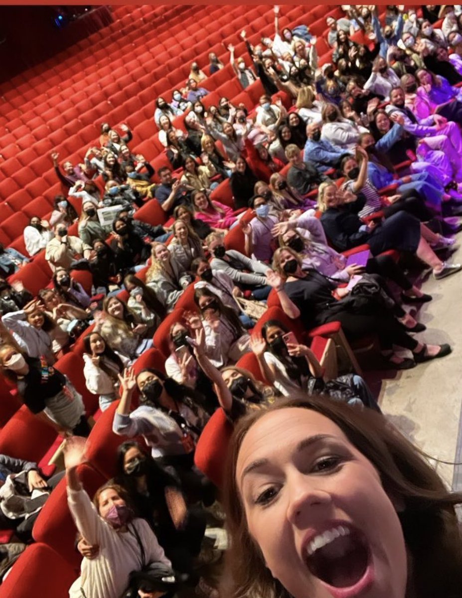 Sydvaughnfan2's tweet photo. 2 YEARS AGO & 2 YEARS LATER #COLLEENISBACK
@ColleenB123 #ColleenTour2022 https://t.co/9FHHFXwBLw