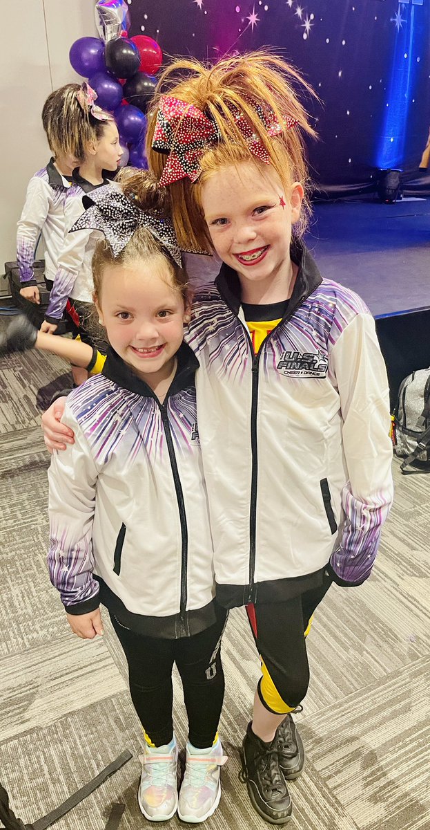 Ashley_Hammond9's tweet photo. Bringing home the US Finals championship white jackets for level one and level two! #Champs #CheerU #USFinals 🥇🥇🖤💛❤️🐝 https://t.co/G7Wqsb041I