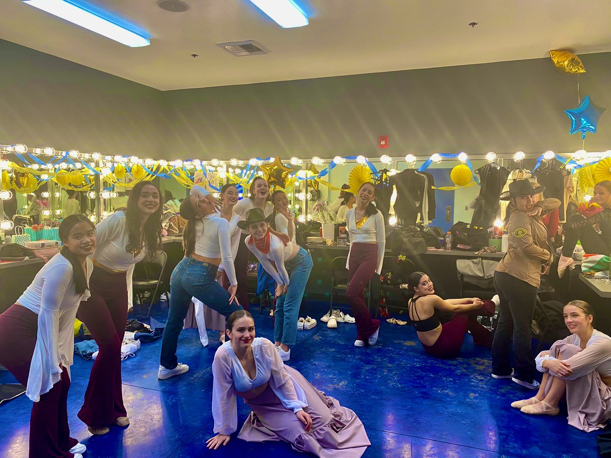 L_GonzalezAP's tweet photo. #SeniorNight and a #fullhouse for tonight’s performance of #Evermore #SpringDanceConcert 2022 #Breakaleg @fullertonhigh @fjuhsd https://t.co/bZe3pJCkFv