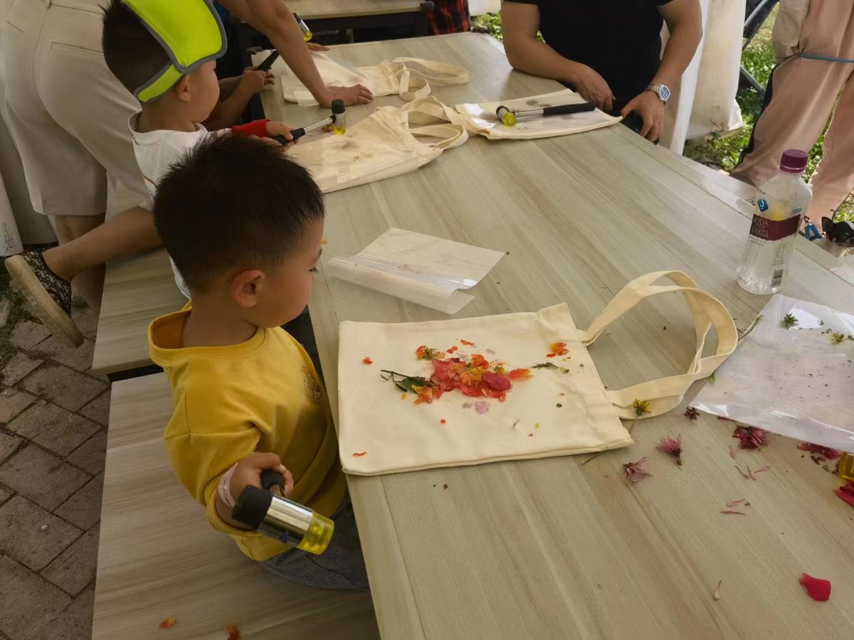Print the natural flower pattern on the cloth bag, hold the watermelon in both hands and eat deliciously! Early summer has arrived~
#natural #plants #flower #watermelon #deliciously #summer
