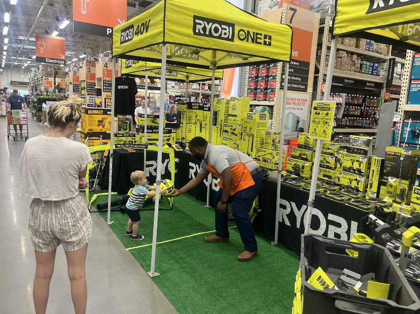 IsaiasVitalJr's tweet photo. Had an opportunity to meet an amazing young athlete and a future STAR during our Ryobi Days Event here at the Mighty Denham Springs Home Depot.  @jxh076 @MistyUsher8 @royalsdepot https://t.co/v8OnKdMgYw