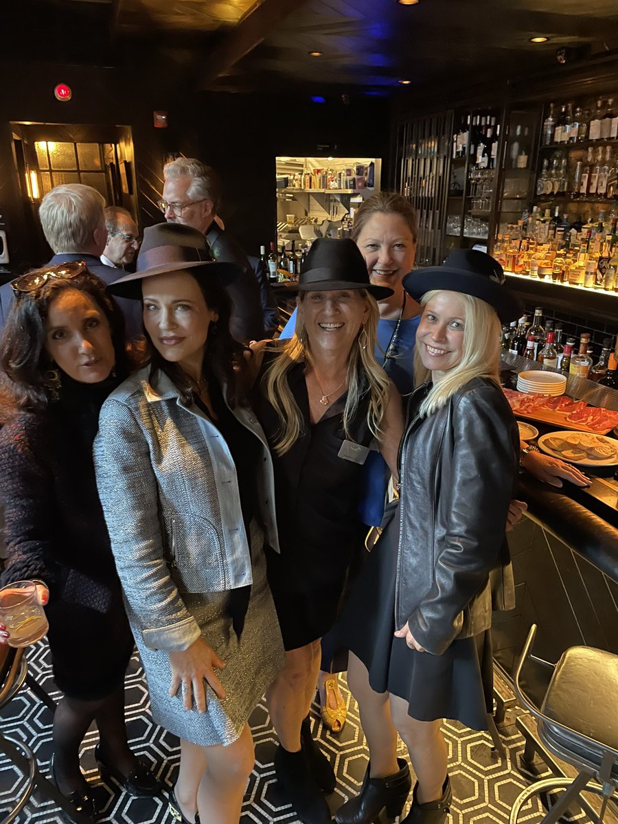 LaurenBLevine's tweet photo. W.I.N.O. @ASCRStweets #sciencebasedhealth @zacdenning1 @Dryeyemaster @djmjspin @preeyakgupta @LisaFeulner @DarrellWhite https://t.co/yseCX0KFtO