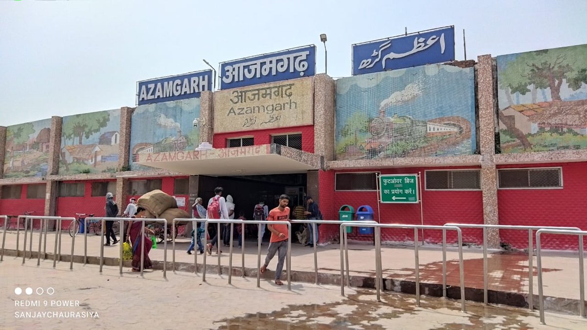 shahalamquresh2's tweet photo. @Deepak_a11 @GM_CRly @GM_NRly @RailwaySeva @AshwiniVaishnaw @nirahua1 @AzmiShabana @RailMinIndia @drmmumbaicr @drmbct @drmbsbner लाकडाऊन समाप्त हो चुका है ���ेकिन अति लोकप्रिय ट्रेन 11053/54 #आज़मगढ़_एलटीटी साप्ताहिक रेलसेवा नहीं चलाई जा रही ? लाखो लोग इस सेवा के चलने की प्रतीक्षा में हैं। इसके चलने तक समर स्पेशल ट्रेन चला दी जाये। जो एलटीटी से छींवकी- वाराणसी-शाहगंज होकर आज़मगढ़ सीधे इलेक्ट्रिक रुट से चले https://t.co/i2HKBZoVjt