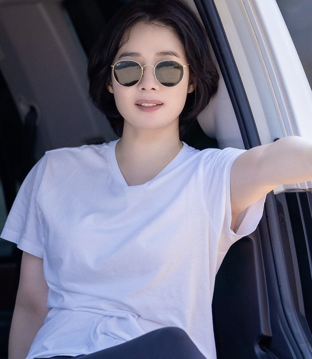 hyunjjoos's tweet photo. her natural beauty exudes. happiest birthday to the love of my life 🤍

#우리에게_찾아온_4월의봄_김현주
#HAPPY_HYUNJOO_DAY_0424 https://t.co/Ubwq5kYW5h