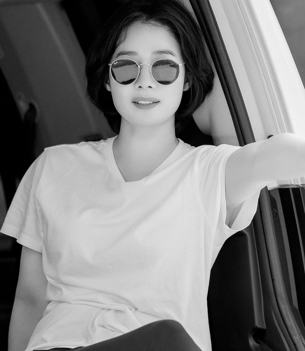 hyunjjoos's tweet photo. her natural beauty exudes. happiest birthday to the love of my life 🤍

#우리에게_찾아온_4월의봄_김현주
#HAPPY_HYUNJOO_DAY_0424 https://t.co/Ubwq5kYW5h