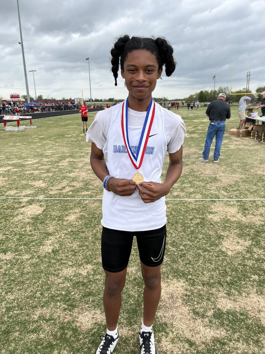 Leo Willis (6th grade) won the 200 M Dash with a time of 27.26! He is the ORES Div 3 State Champion!