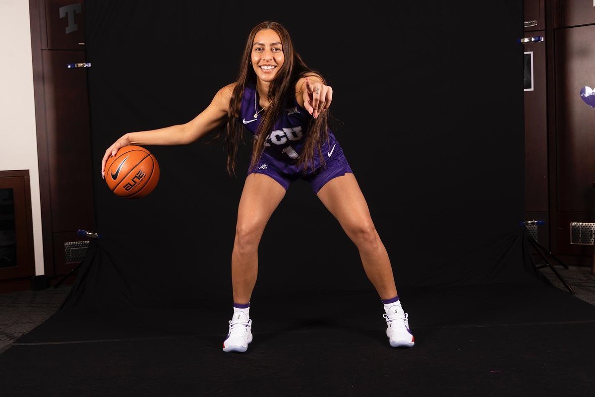becravens's tweet photo. So excited for this next chapter in my life! Super senior season it is💜🐸 https://t.co/cMQI7cVdTN