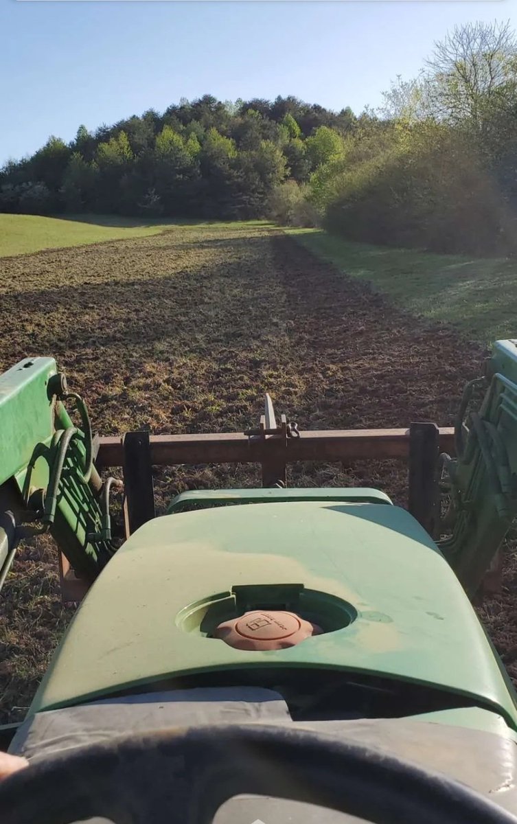 KarlaMikels's tweet photo. Yep... It is that time!! #FarmLife https://t.co/psUYQJDRO9
