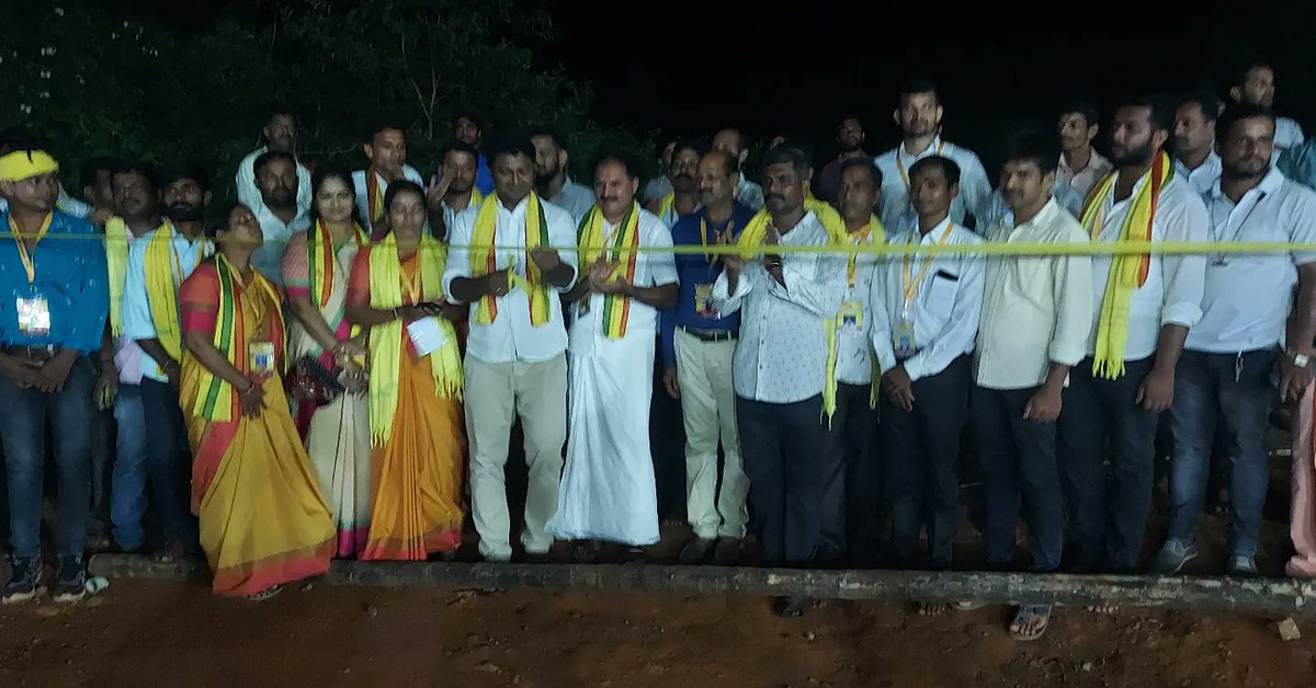 Bkrs_Rakshith's tweet photo. Inagurated KotiChennaiah ground and a 2 day KOTI CHENNAIAH Kabbadi tournament in #Naravi #Belthangady along with several leaders and Sports enthusiasts. https://t.co/u2S0AxrGID