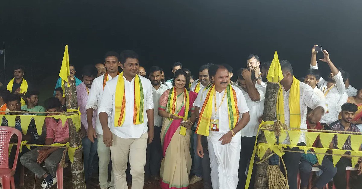 Bkrs_Rakshith's tweet photo. Inagurated KotiChennaiah ground and a 2 day KOTI CHENNAIAH Kabbadi tournament in #Naravi #Belthangady along with several leaders and Sports enthusiasts. https://t.co/u2S0AxrGID