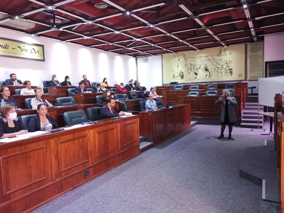 itslhcdparaguay's tweet photo. #Clase_2 - Taller de "#Inducción_a_la_HCD". Realizado durante 4 clases, los días viernes, de 09:00 a 11:00 horas, modalidad: semipresencial. Organizado por: #DGRRHH_HCD y el @itslhcdparaguay. 

#ITSL_5Años_ProfesionalizandoLaLaborLegislativa https://t.co/NLDpjqph0t