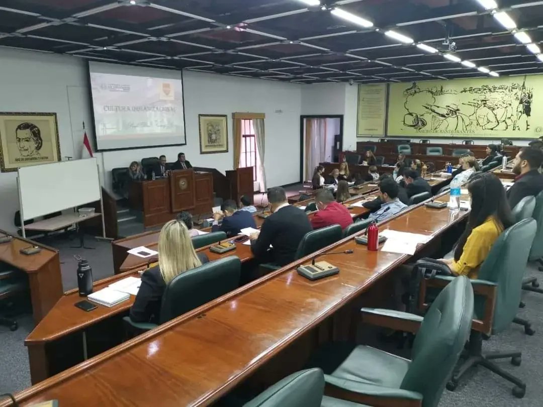 itslhcdparaguay's tweet photo. #Clase_2 - Taller de "#Inducción_a_la_HCD". Realizado durante 4 clases, los días viernes, de 09:00 a 11:00 horas, modalidad: semipresencial. Organizado por: #DGRRHH_HCD y el @itslhcdparaguay. 

#ITSL_5Años_ProfesionalizandoLaLaborLegislativa https://t.co/NLDpjqph0t