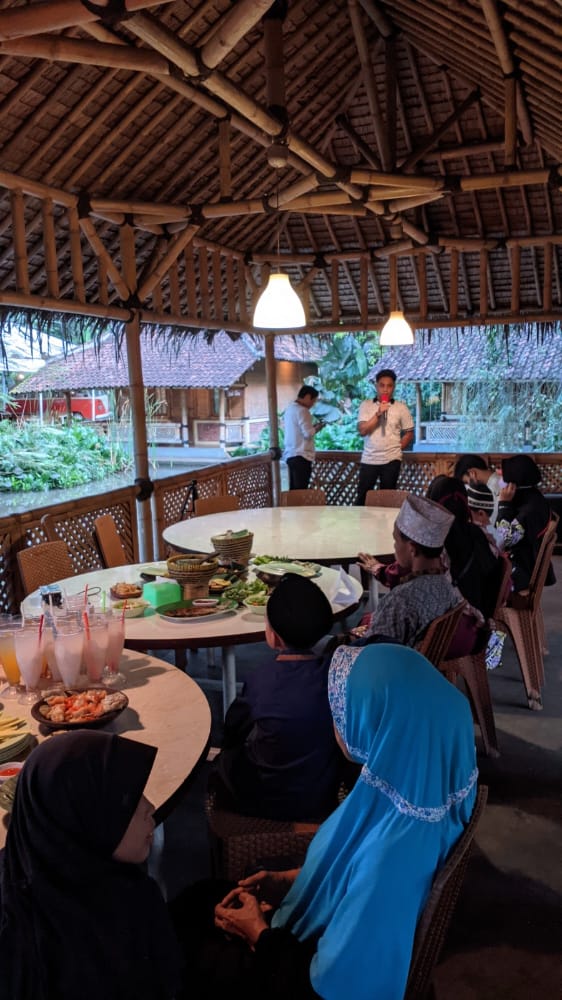 Alhamdulillah Wasyukurillah bi Ni'matillah, kmarin Sore selesai sudah acara Santunan Anak Yatim dan Bukber Para Pencari Berkah, tetap solid dlm hal kebaikan yg positif. Terimakasih untuk Para Donatur Dermawan yg telah menyisihkan sebagian rezeki nya, InshaaAllah Berkah manfaat.