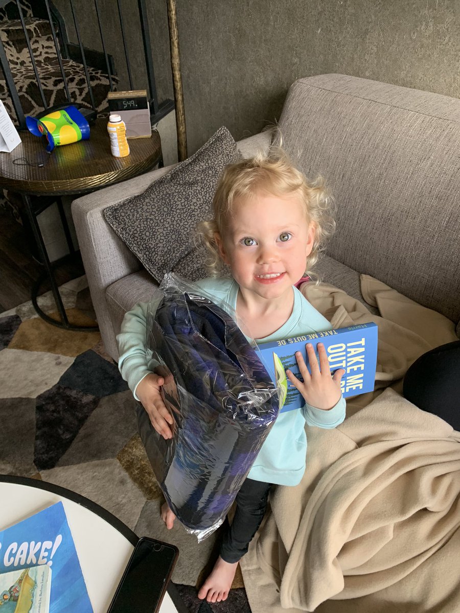 Thanks to <a href="/GEOEC/">GEOEC</a> <a href="/EverActiveAB/">Ever Active Schools</a> <a href="/albertaHPEC/">HPEC Alberta</a> and <a href="/Rusty1122/">Court Rustemeyer</a> for all the swag today! Not sure who is more excited, me or the kids! #makingDREAMS