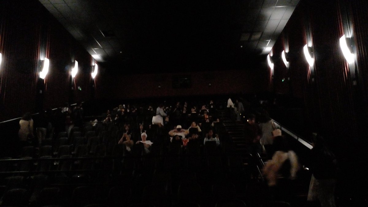 yawnskwan's tweet photo. O melhor dia para mim!
O Seventeen conseguiu reunir seus fãs em uma sala de cinema, fez todos chorarem, surtarem, cantarem e fazerem amizades 💖

Não tive escolha melhor 💖

#SEVENTEEN #PowerOfCarat @pledis_17 https://t.co/2ePlGyp7qY