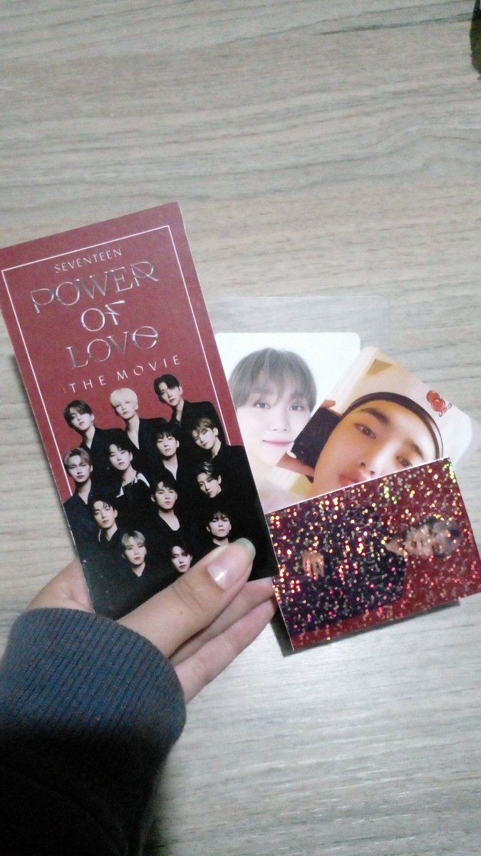 yawnskwan's tweet photo. O melhor dia para mim!
O Seventeen conseguiu reunir seus fãs em uma sala de cinema, fez todos chorarem, surtarem, cantarem e fazerem amizades 💖

Não tive escolha melhor 💖

#SEVENTEEN #PowerOfCarat @pledis_17 https://t.co/2ePlGyp7qY
