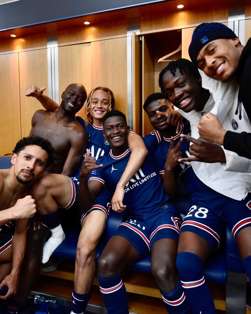 #𝗖𝗛𝗔𝗠𝗣𝟭𝟬𝗡𝗦 🤩❤️💙