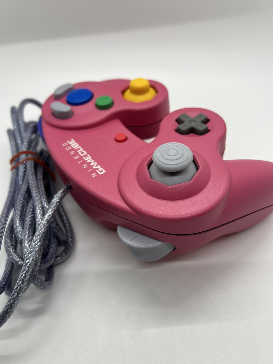 🚨 GIVEAWAY ALERT 🚨 

Remember that super cool pink prototype controller? (google it)
I’ve done my best to recreate it!

Shell by <a href="/tallfatherC/">TallFather Customs</a> 
Special silver cord 
Resin buttons by <a href="/SmashproofGC/">Smashproof</a> 

To enter -
Like
Follow @RoguePCustoms and <a href="/tallfatherC/">TallFather Customs</a> 
Retweet!

Ends May 7th