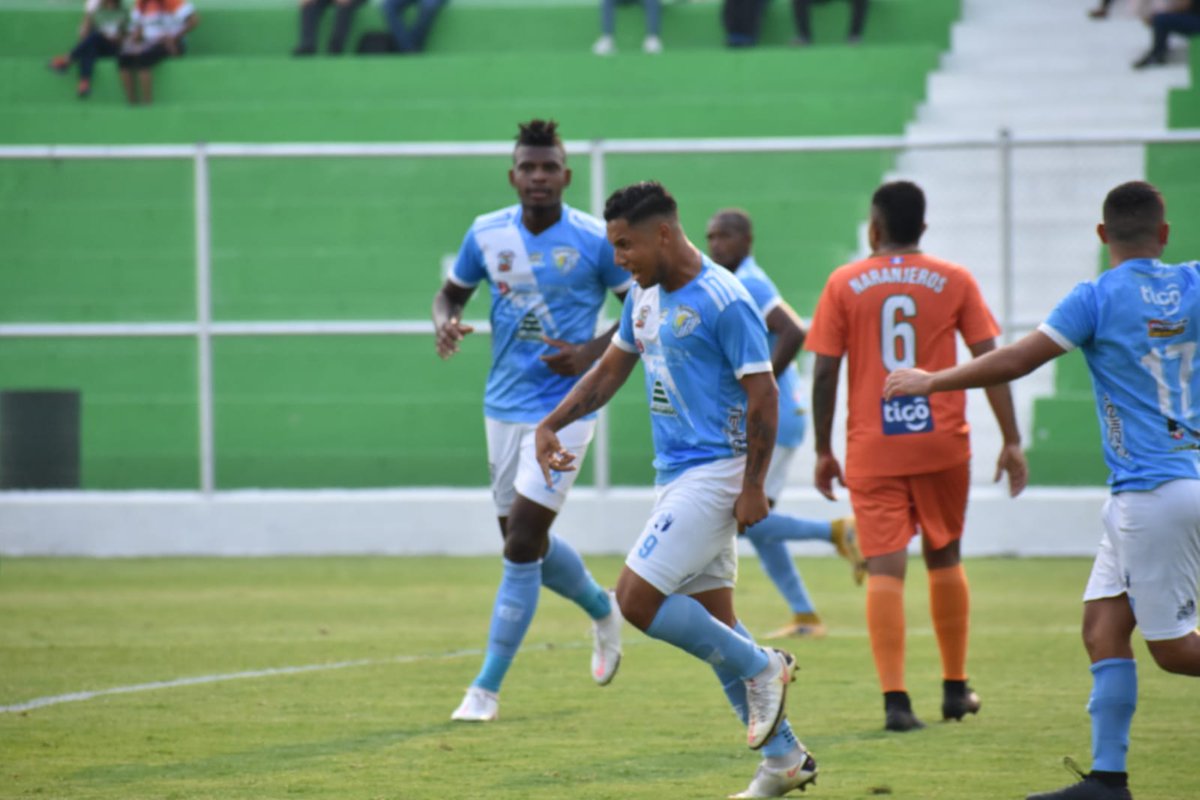 erick1ramazzini's tweet photo. Min 23 del segundo tiempo:
Repechaje por el NO descenso a Segunda División.

Dep Sanarate 2 - 1 Siquinalá 

Gol min 20 José de León https://t.co/j2f9kv7swy