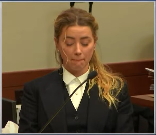 LittleThings226's tweet photo. Amber Heard pretending       Amber Heard immediately
to have PTSD listening to      snapping out of it on the
Johnny slam cupboards         next question https://t.co/tQXnCVxBBu